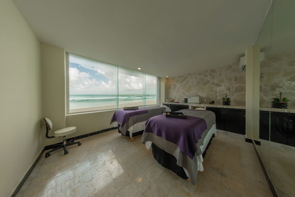 Grand Oasis Cancun  / 5 días / 2 adultos / del 24-28 de Jul / menores gratis /BLO-HO
